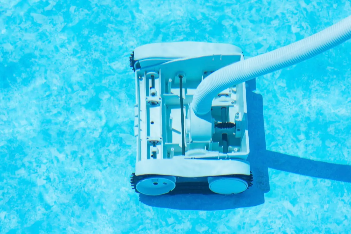pourquoi-opter-pour-un-robot-piscine-electrique-performant